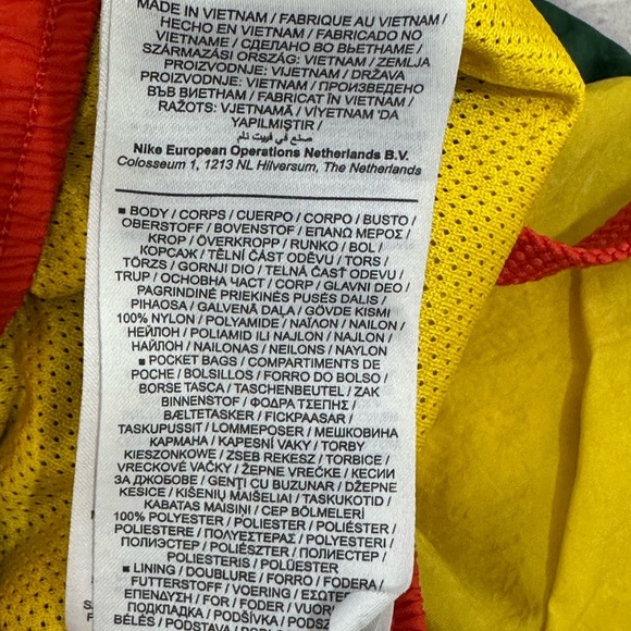 Nike Colorblock Swim Trunks Men’s L – Red Yellow Green Star Print Worn 1 time - Picture 6 of 11